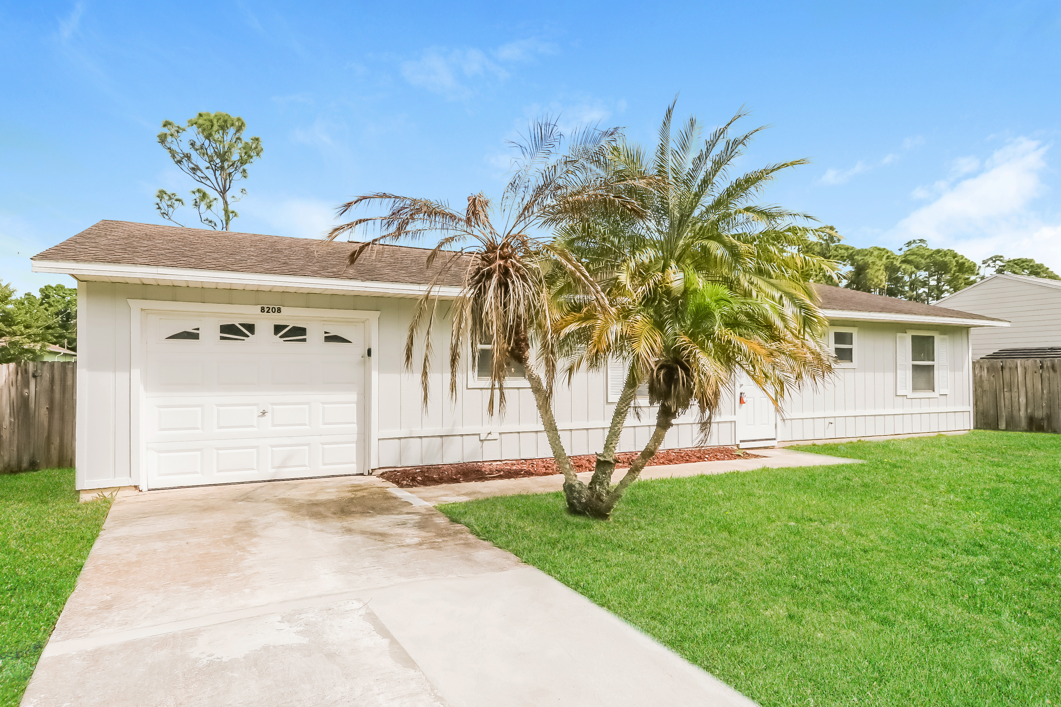 8208 KENWOOD RD FORT PIERCE, FL 34951